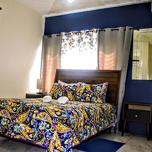 Crystoural Liguanea Sovereign - 2 Bedrooms, 3 Beds, Host 4 Guest- Kingston! Kingston