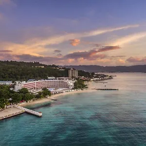 Grand Decameron Cornwall Beach, A Trademark Курортный комплекс